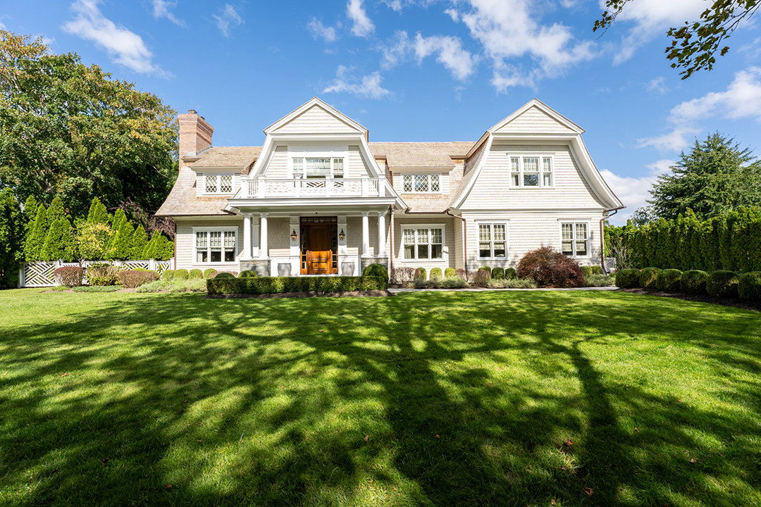 A Hamptons Home With New England Charm Asks 7 75m Y