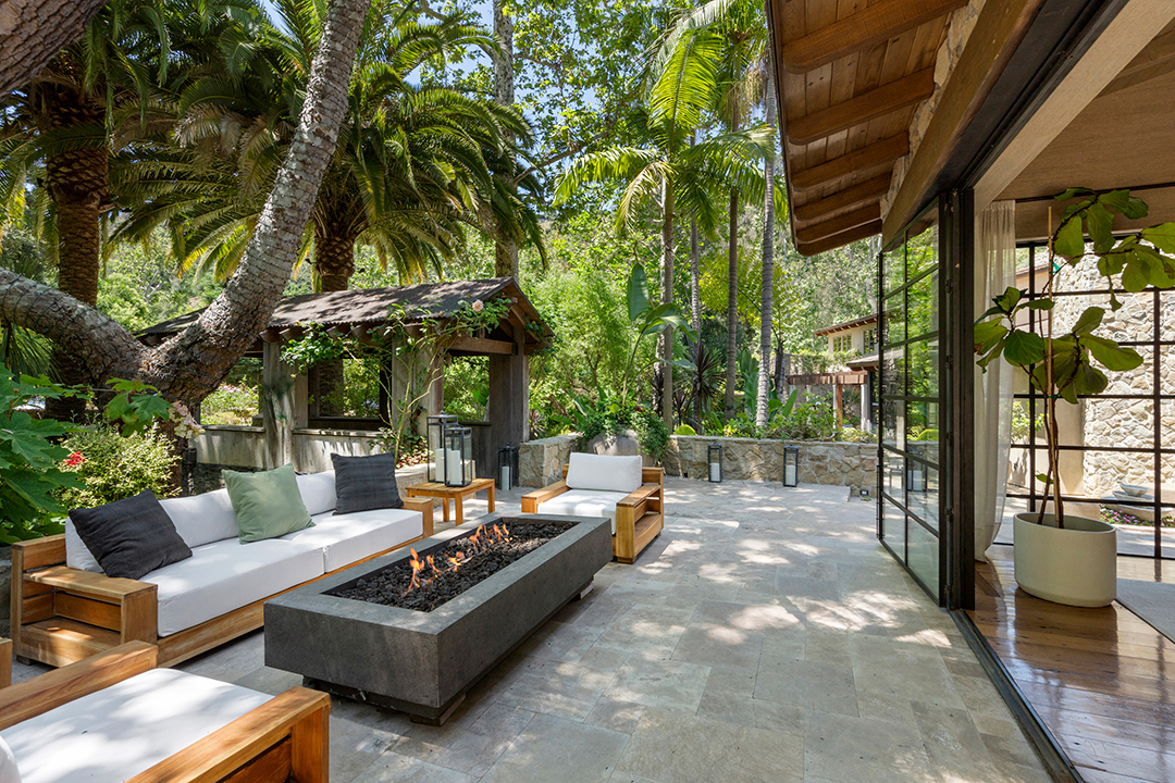 J Lo Reels In Roughly 34m For Her Gorgeous Bel Air Estate I