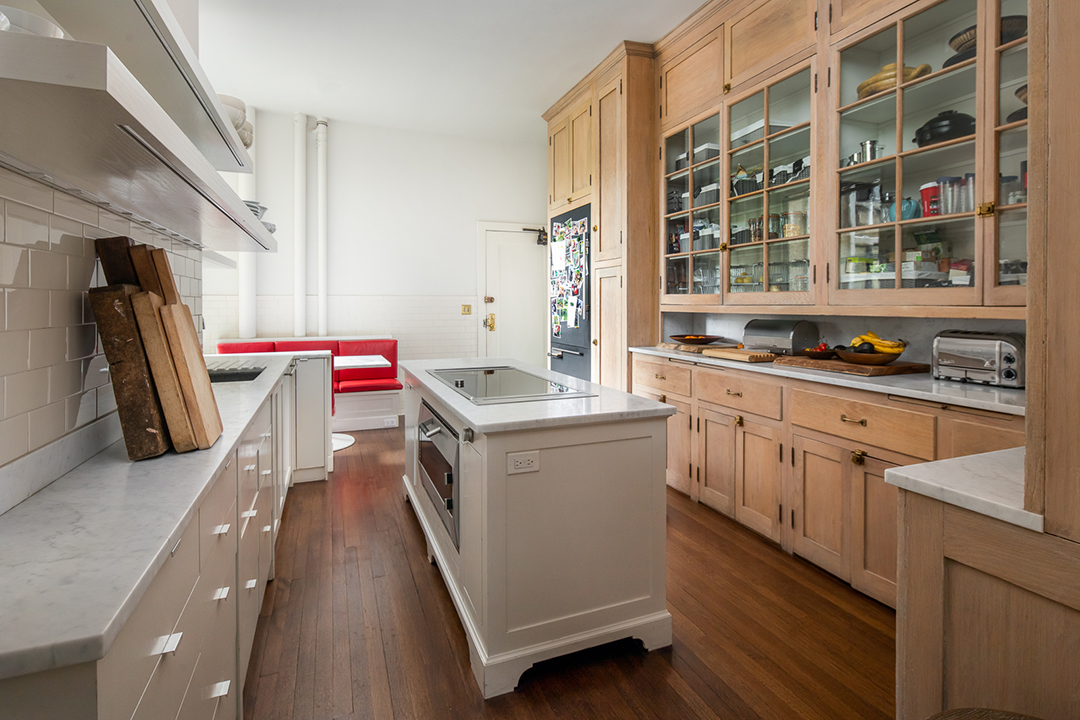 Annie Leibovitz Lists Upper West Side Duplex Brimming With Artistic Elegance For 8 6m L
