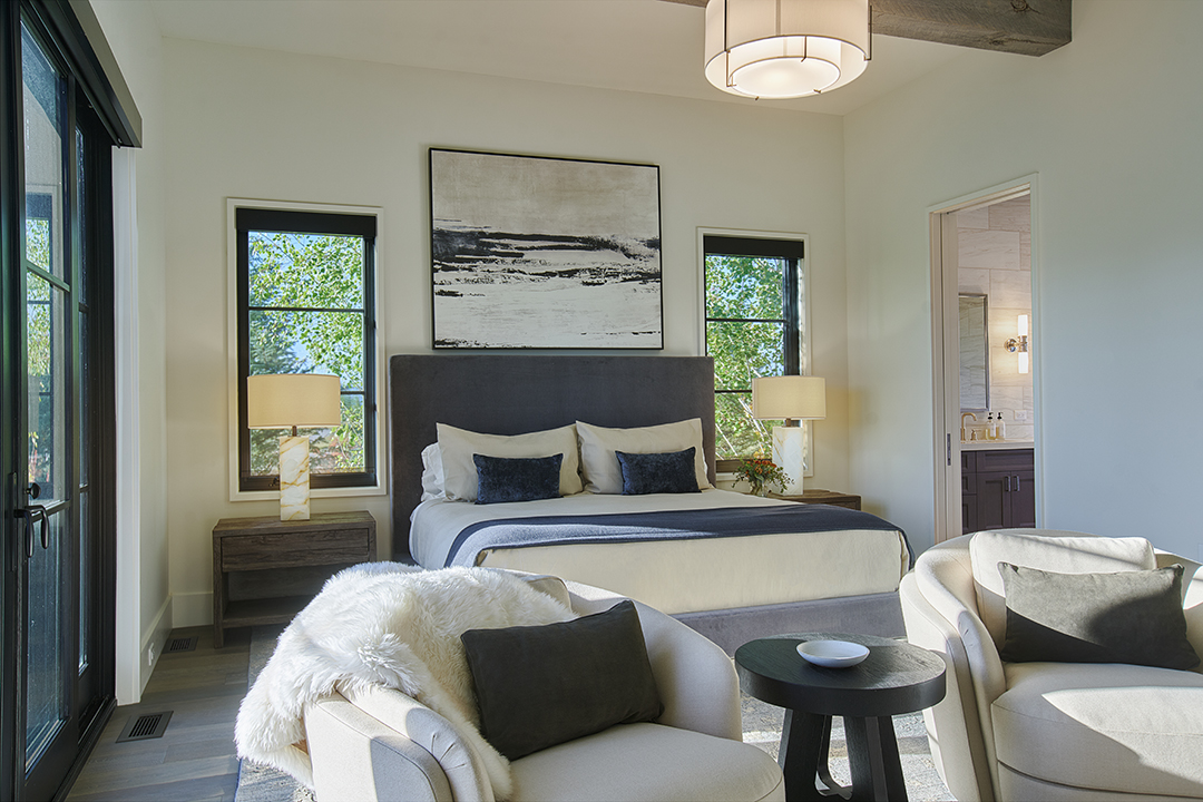 Design Lovers Will Swoon Over This Idaho Dream Home Priced At 5m New Thought Tributary Basecamp Cabin Primary Bedroom 0354
