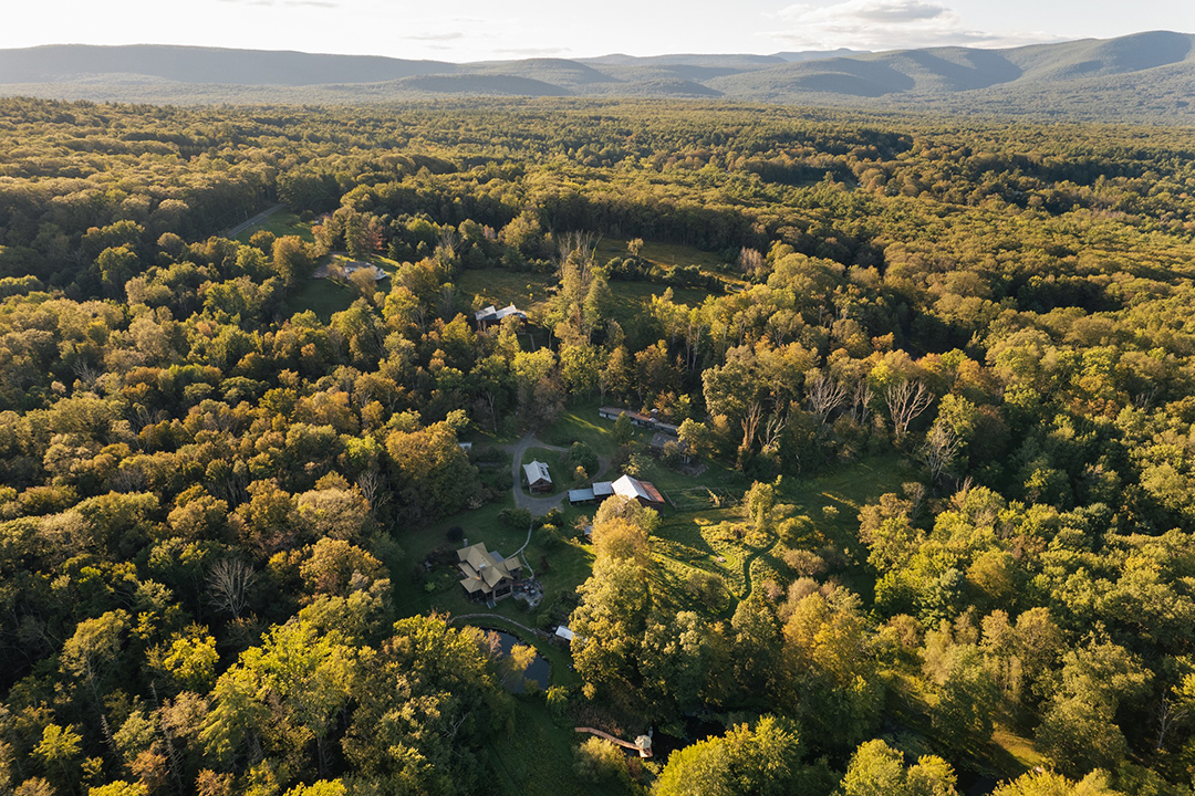 British Artists Gary Hume And Georgie Hopton List Lovely Upstate New York Compound 058