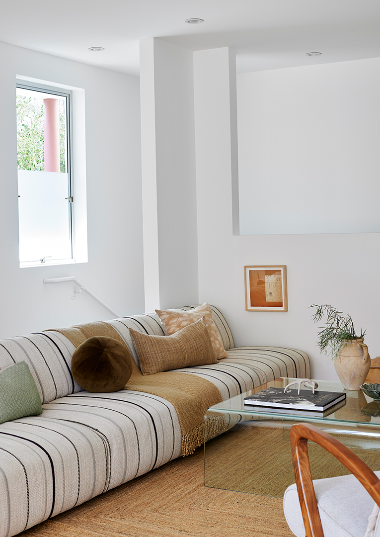 Yellowstone Actress Jen Landon Lists Her Artsy Minimalist Style Cali Spread Q