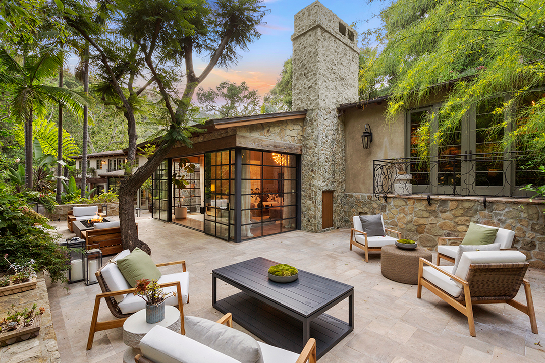 J Lo Reels In Roughly 34m For Her Gorgeous Bel Air Estate C
