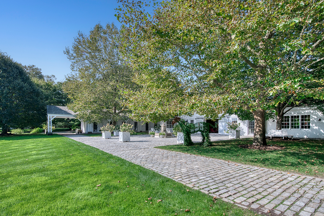 Late Architect And Designer Thierry Desponts Southampton Estate Asks 20m 320 Majors Path Southampton Courtyard 3