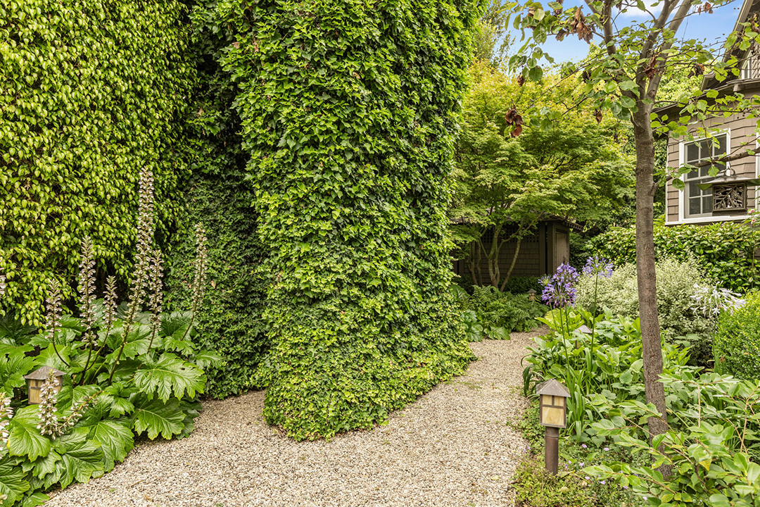 Musician Jackson Browne And Late Snl Writer John Bowman Both Once Called This L A Residence Home 24 Web Or Mls 226 Palisades Ave 17