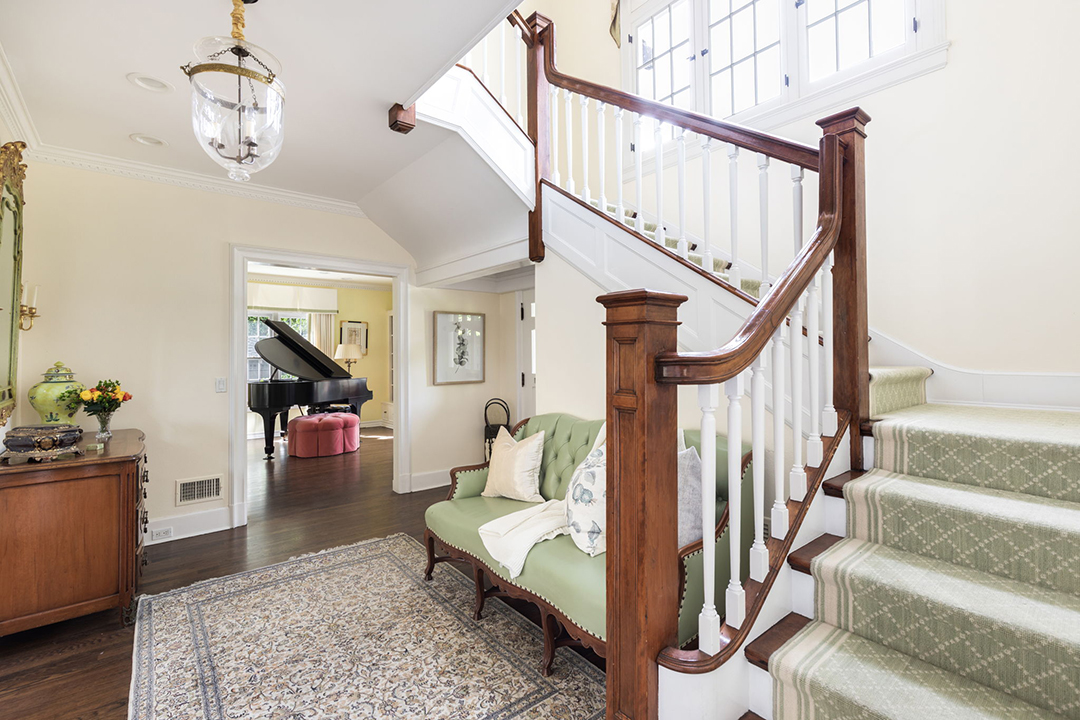 Musician Jackson Browne And Late Snl Writer John Bowman Both Once Called This L A Residence Home 30 Web Or Mls 226 Palisades 24