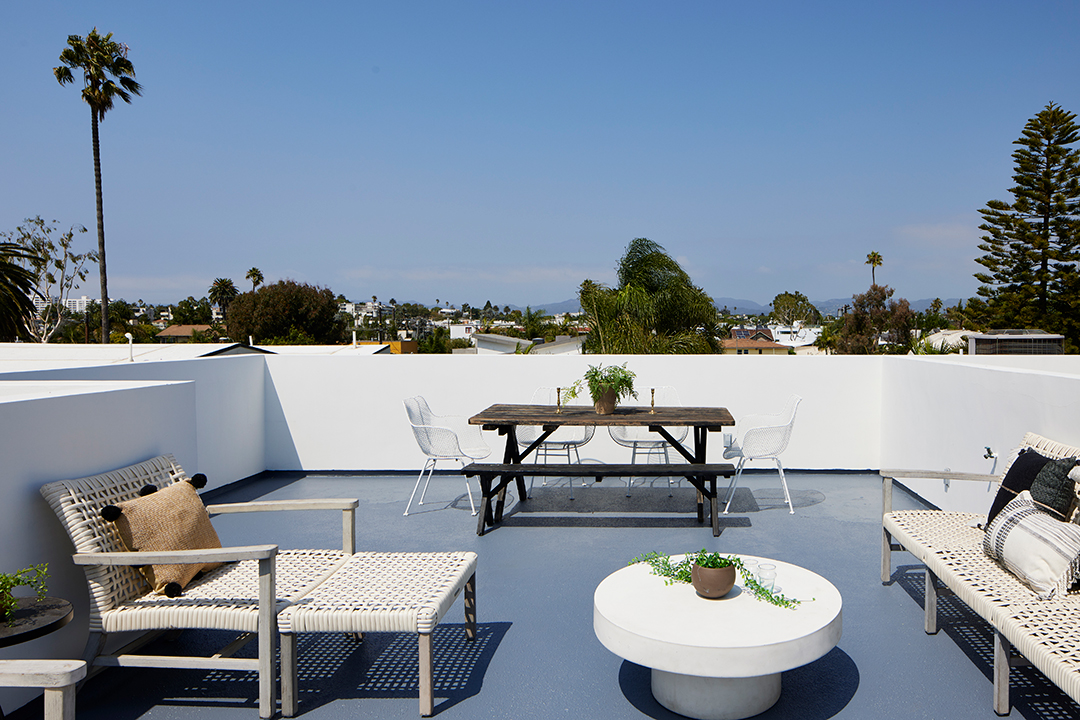 Yellowstone Actress Jen Landon Lists Her Artsy Minimalist Style Cali Spread G