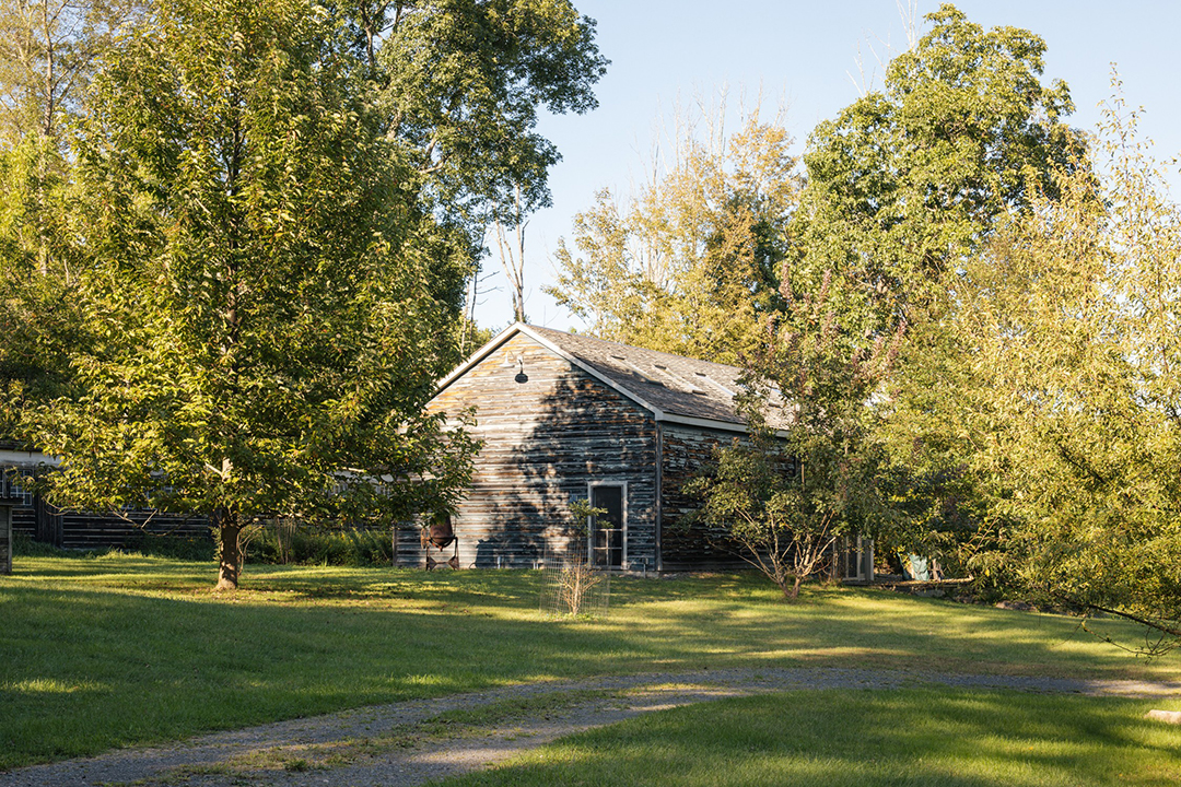 British Artists Gary Hume And Georgie Hopton List Lovely Upstate New York Compound 031