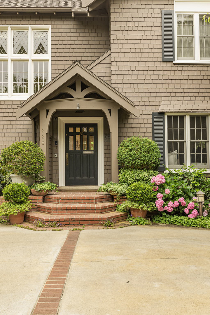 Musician Jackson Browne And Late Snl Writer John Bowman Both Once Called This L A Residence Home 9 Web Or Mls 226 Palisades Ave 29
