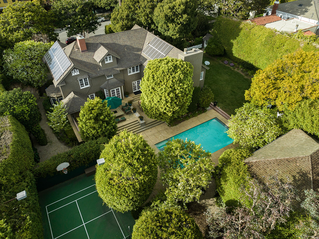 Musician Jackson Browne And Late Snl Writer John Bowman Both Once Called This L A Residence Home 70 Web Or Mls 226 Palisades 76
