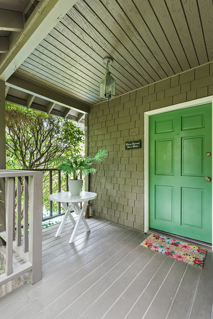 Musician Jackson Browne And Late Snl Writer John Bowman Both Once Called This L A Residence Home 68 Web Or Mls 226 Palisades 65