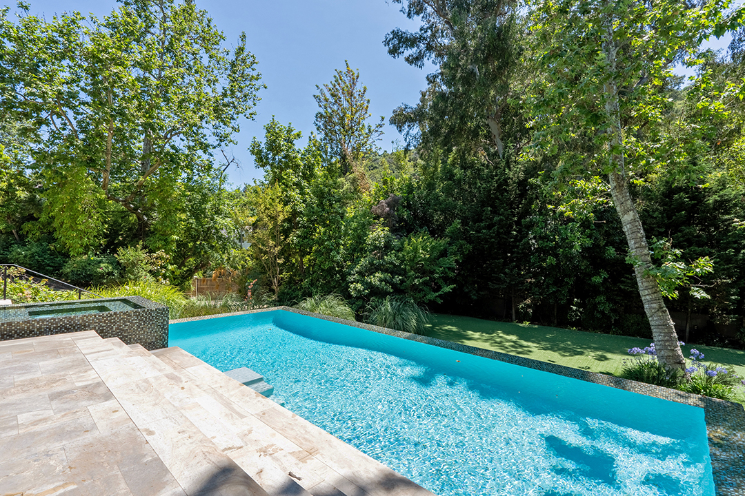 J Lo Reels In Roughly 34m For Her Gorgeous Bel Air Estate G