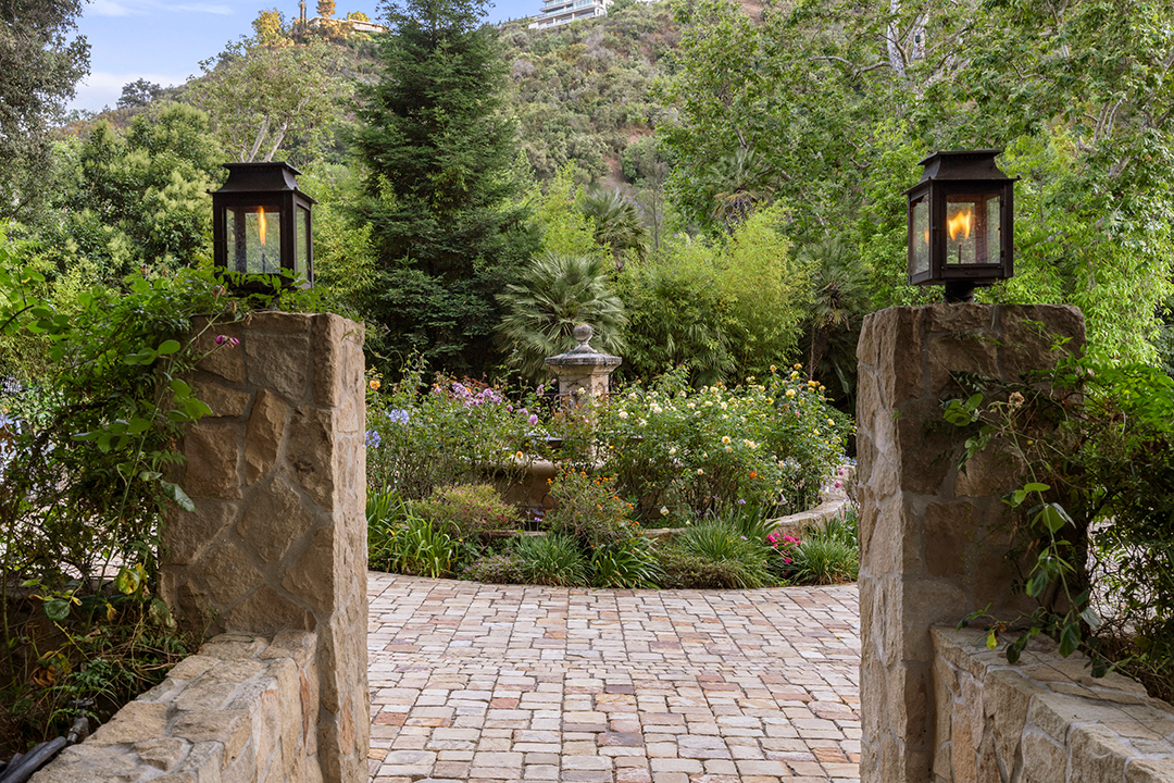 J Lo Reels In Roughly 34m For Her Gorgeous Bel Air Estate J