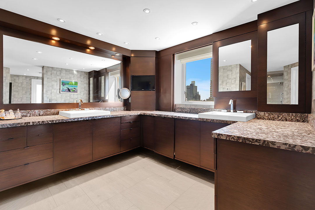 John Steinbeck Former Nyc Apartment Bathroom