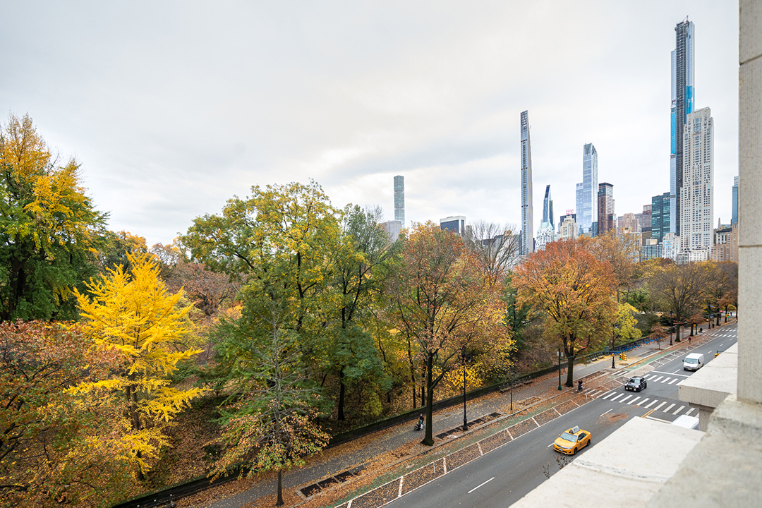 Annie Leibovitz Lists Upper West Side Duplex Brimming With Artistic Elegance For 8 6m Zz