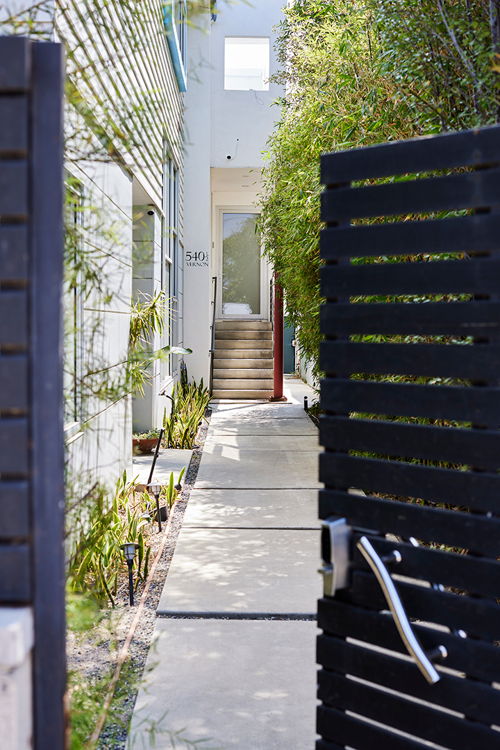Yellowstone Actress Jen Landon Lists Her Artsy Minimalist Style Cali Spread B
