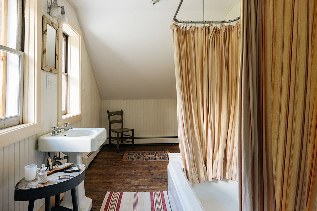 British Artists Gary Hume And Georgie Hopton List Lovely Upstate New York Compound 043