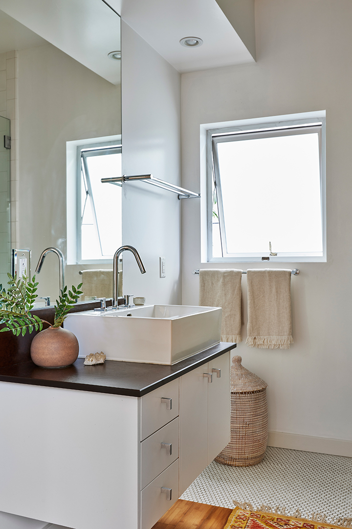 Yellowstone Actress Jen Landon Lists Her Artsy Minimalist Style Cali Spread R