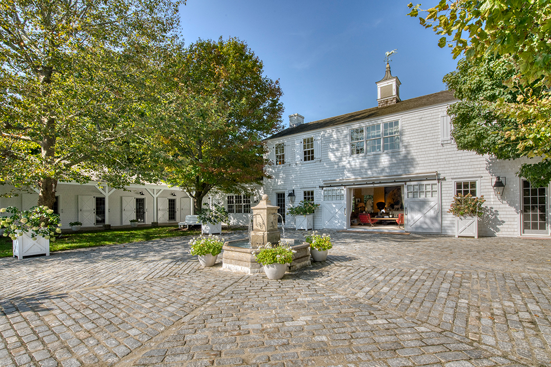 Late Architect And Designer Thierry Desponts Southampton Estate Asks 20m 320 Majors Path Southampton Courtyard 2