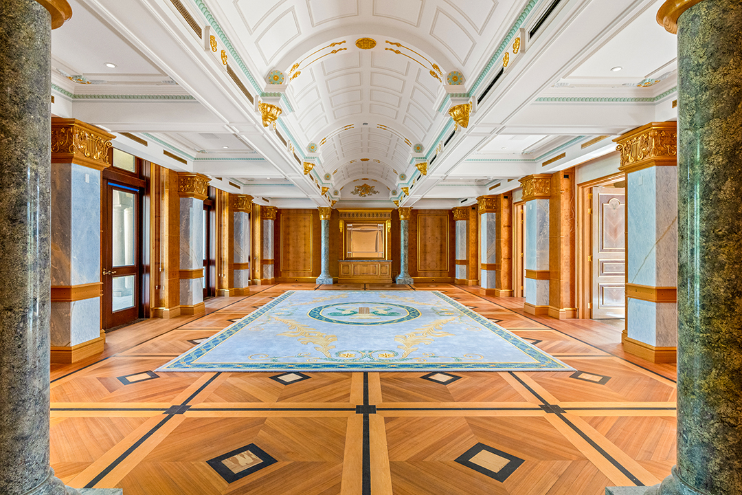 Tour A Shiny 25m Las Vegas Estate With 10 Interconnected Buildings E