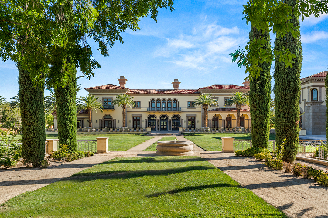 Tour A Shiny 25m Las Vegas Estate With 10 Interconnected Buildings Z