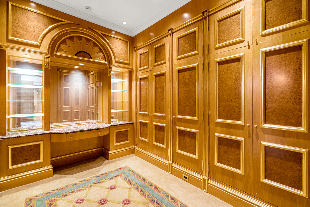 Tour A Shiny 25m Las Vegas Estate With 10 Interconnected Buildings O