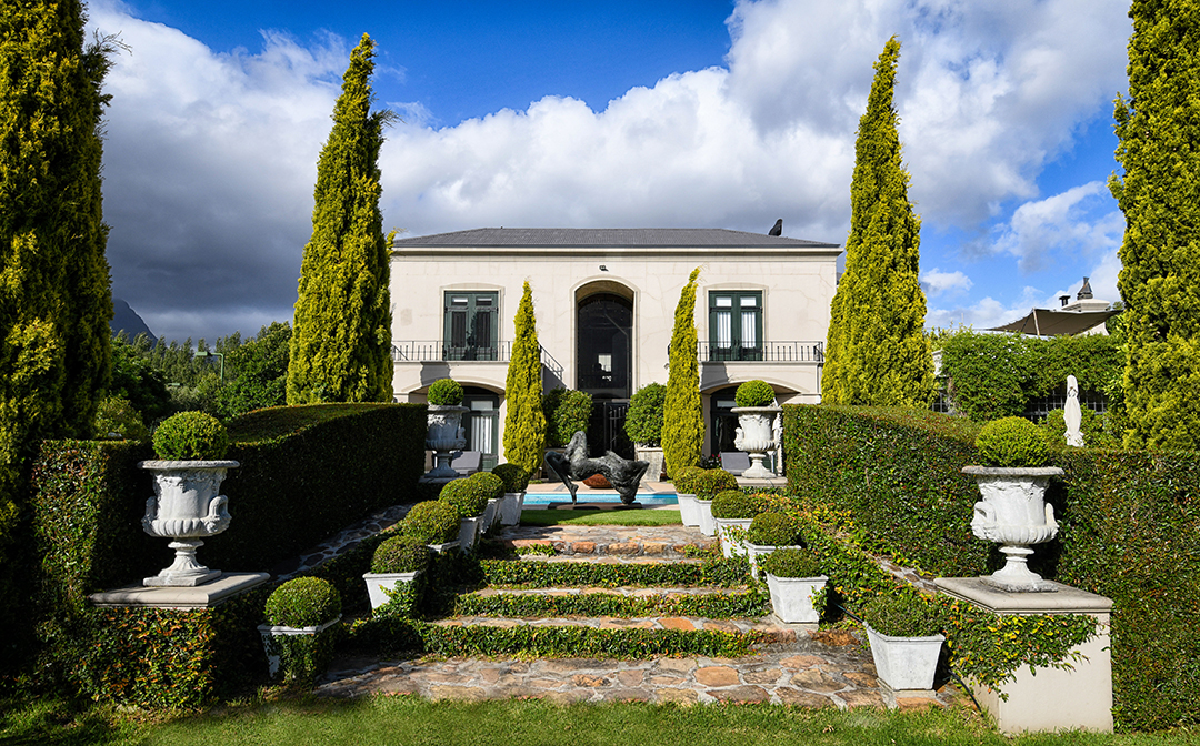 Captivating South Africa Villa With An Established Olive Orchard And Vineyard Wants 5 25m Exterior 18