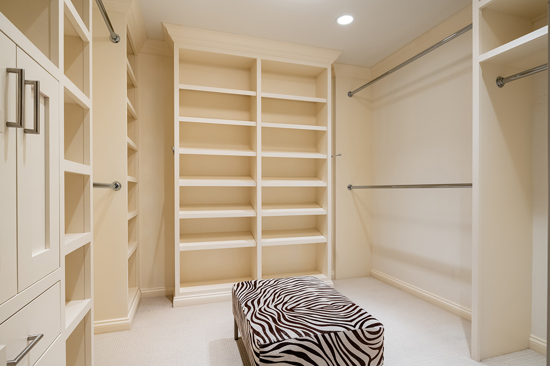 An Elegant Darien Manor On The Coast Lists For 12m 11 Pratt Island 72 Print