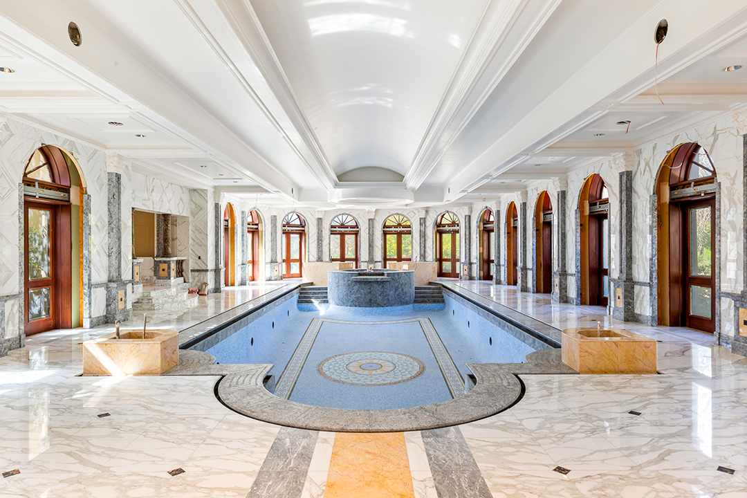 Tour A Shiny 25m Las Vegas Estate With 10 Interconnected Buildings U