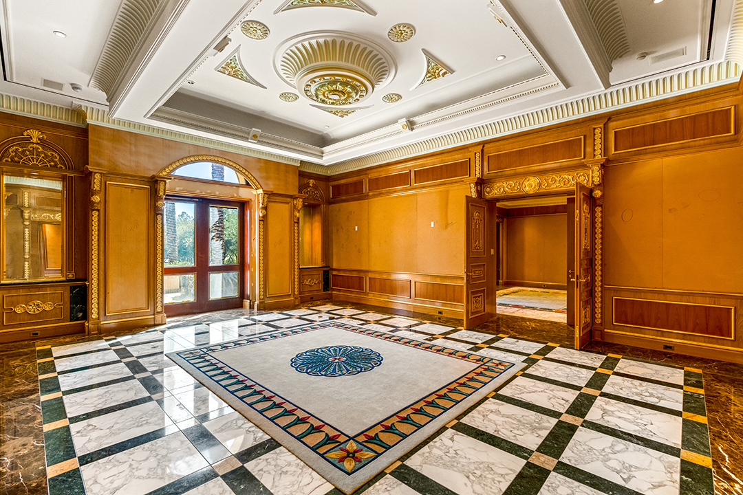 Tour A Shiny 25m Las Vegas Estate With 10 Interconnected Buildings L