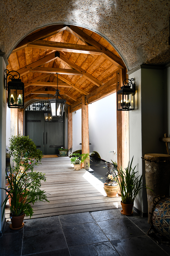 Captivating South Africa Villa With An Established Olive Orchard And Vineyard Wants 5 25m Interior A Entrance 1
