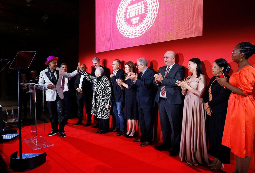 40 Marcus Samuelsson And Anna Illy Salute The Finalists