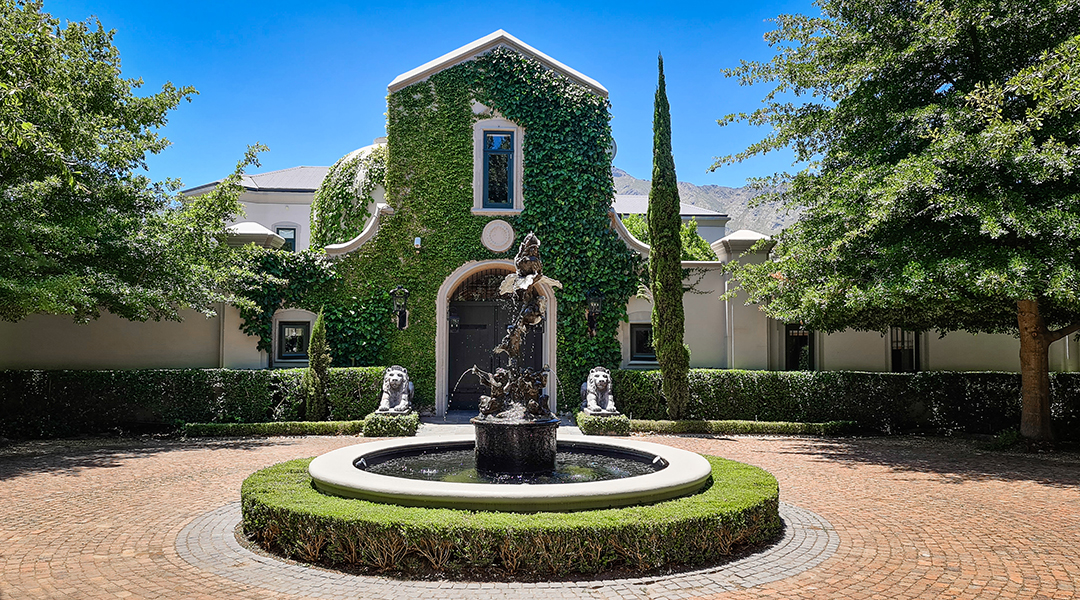 Captivating South Africa Villa With An Established Olive Orchard And Vineyard Wants 5 25m Exterior 31