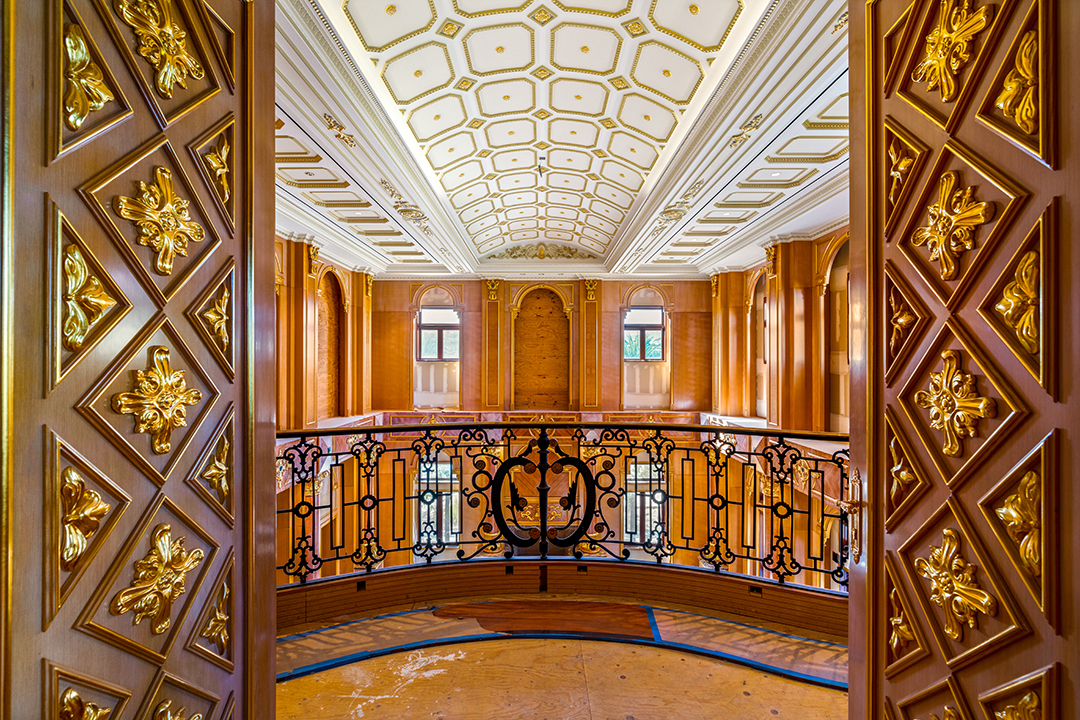 Tour A Shiny 25m Las Vegas Estate With 10 Interconnected Buildings K