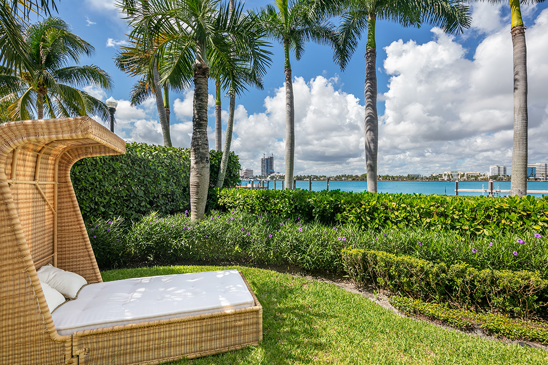 Tommy Hilfiger Palm Beach Mansion For Sale Yard 1