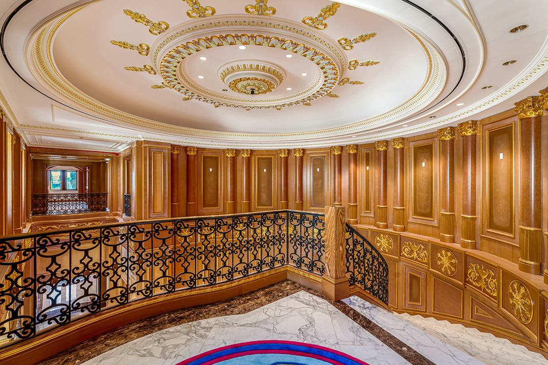 Tour A Shiny 25m Las Vegas Estate With 10 Interconnected Buildings J