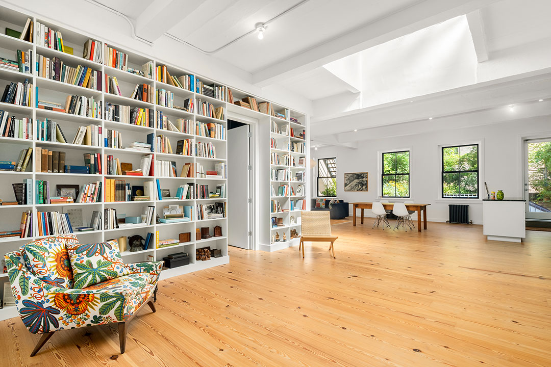 15 William Wegman Chelsea Bookshelves