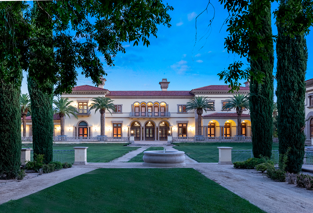 Tour A Shiny 25m Las Vegas Estate With 10 Interconnected Buildings Yy