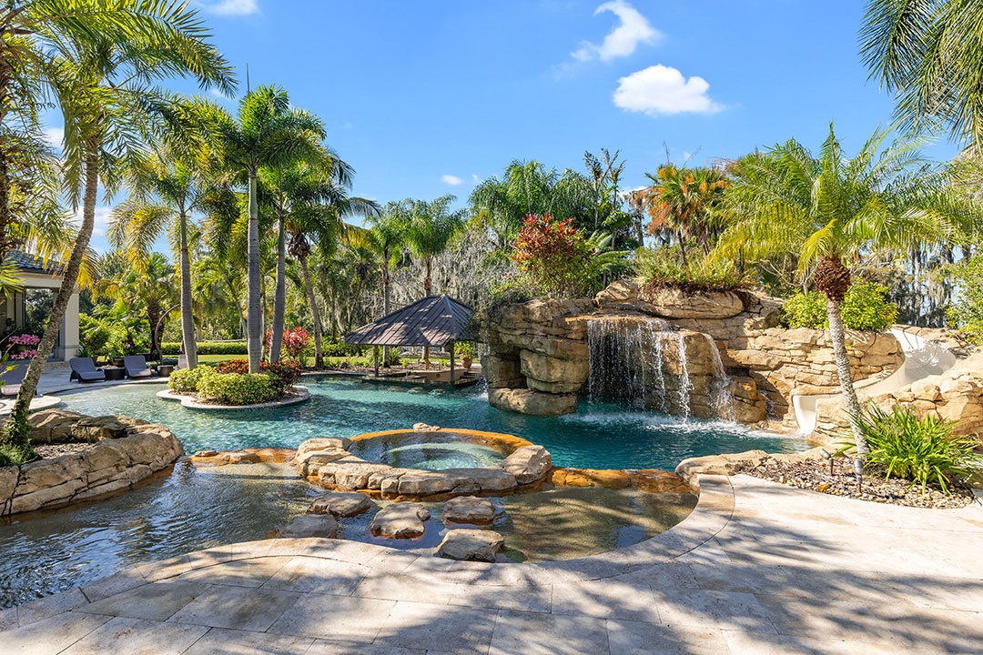 13 Pool With Fountain