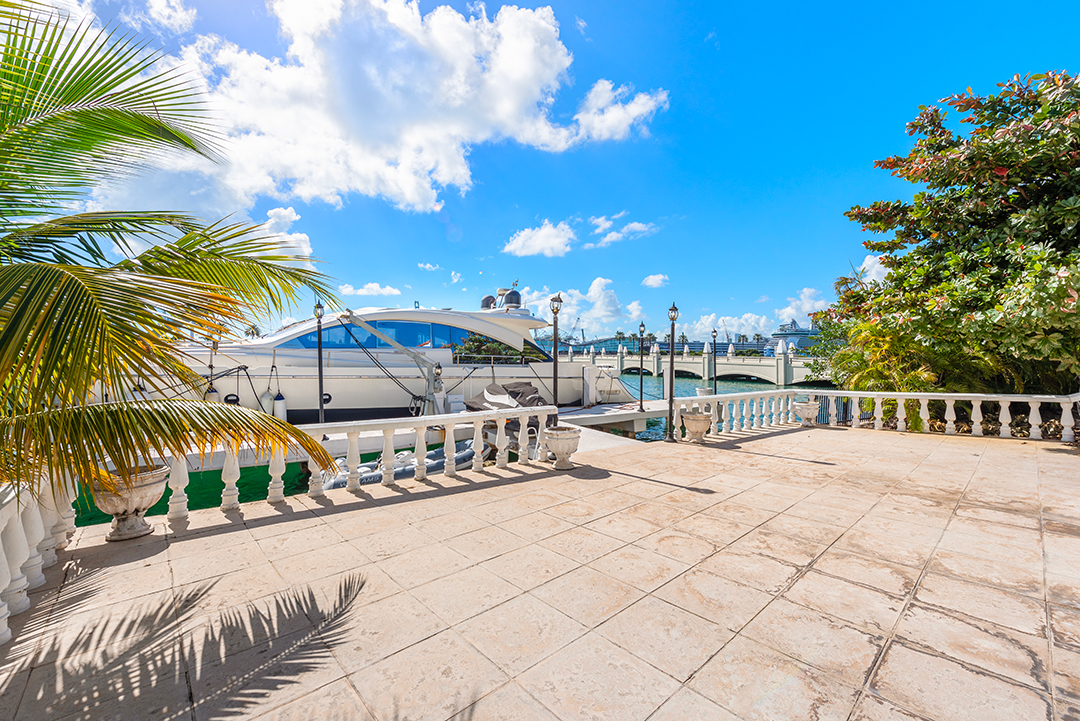 Former Real Housewives Star Wants 37 5m For Opulent Miami Manse F