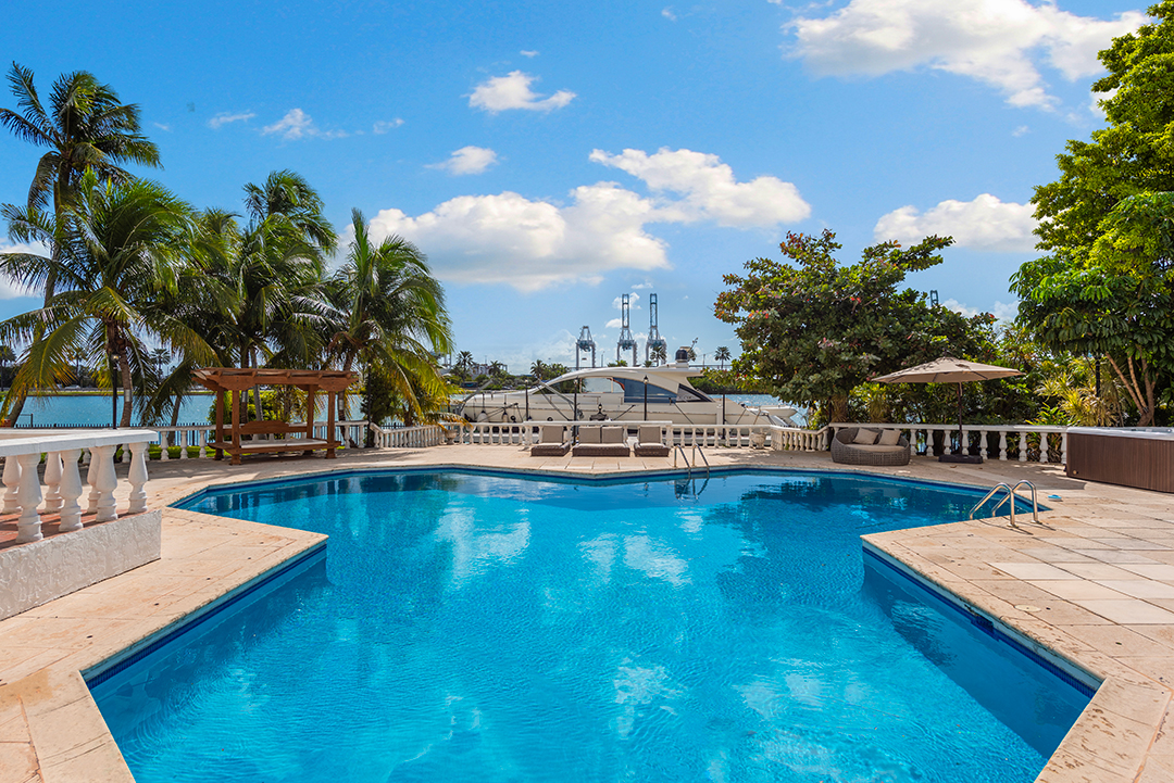 Former Real Housewives Star Wants 37 5m For Opulent Miami Manse H