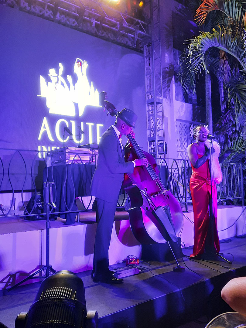 102 Duo Acute Entertained At Dinner