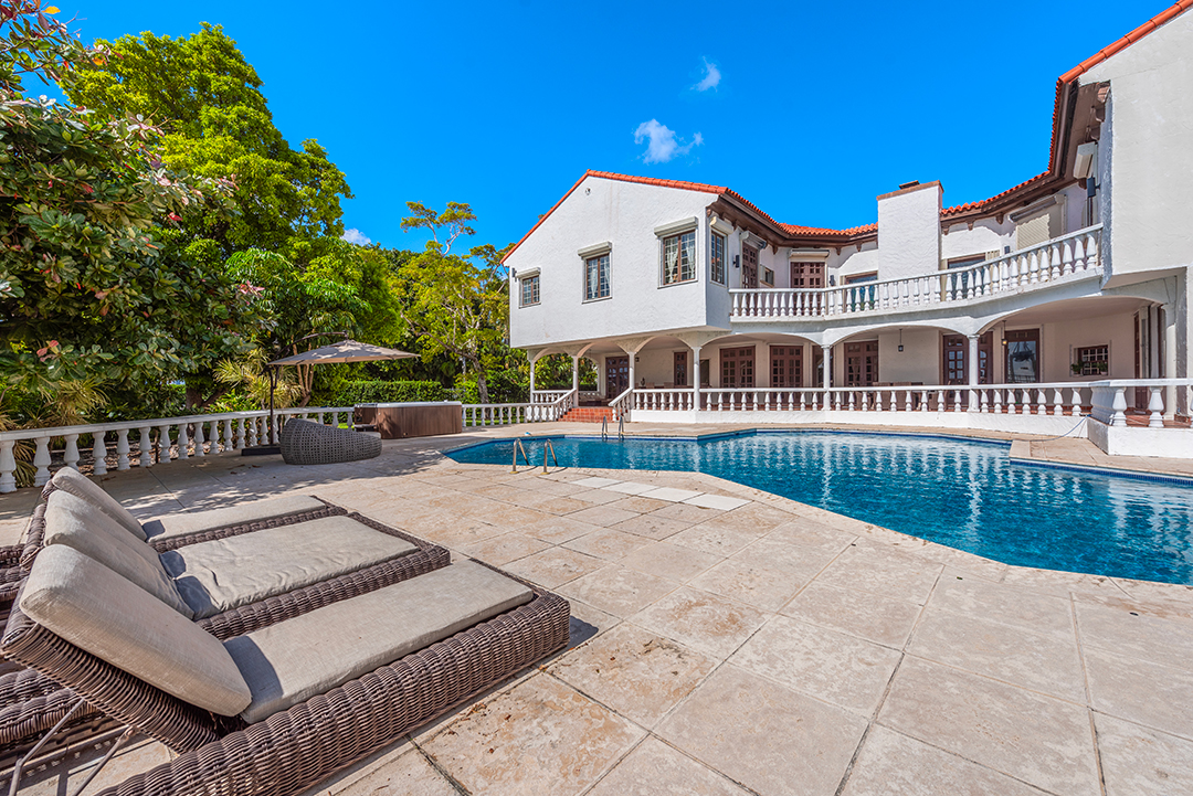 Former Real Housewives Star Wants 37 5m For Opulent Miami Manse D