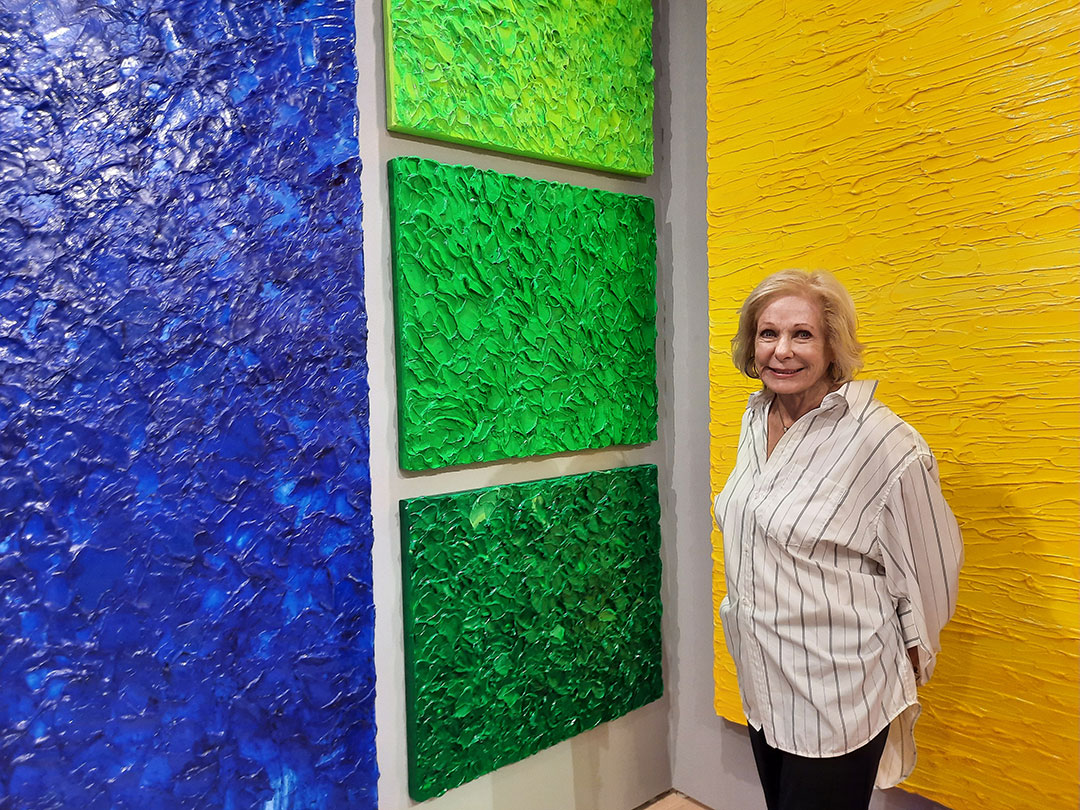 52 Artist Susan Swartz In The Jason Mccoy Booth