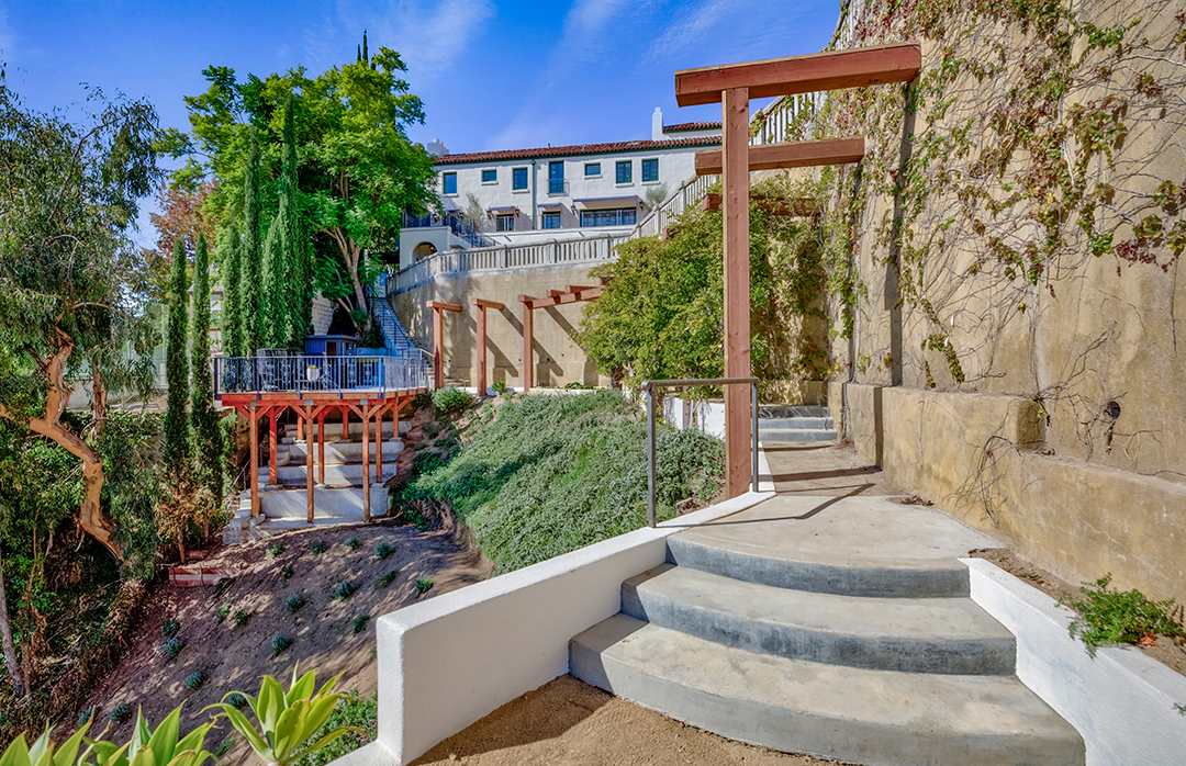 New On The Market An Old Hollywood Horror Film Directors Gorgeous Former L A Home Aaaa