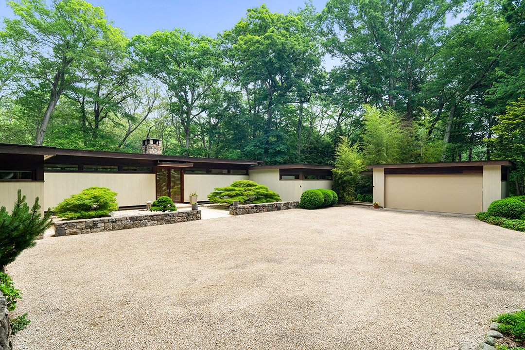 Explore A Prestigious New Canaan Modern Currently In Contract 2 Front At Angle