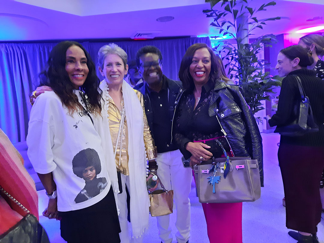 98 Nyc Collector And Contributor Beth Rudin Dewoody In Gold With Jack Forbes Dee And Gianna Kerrison