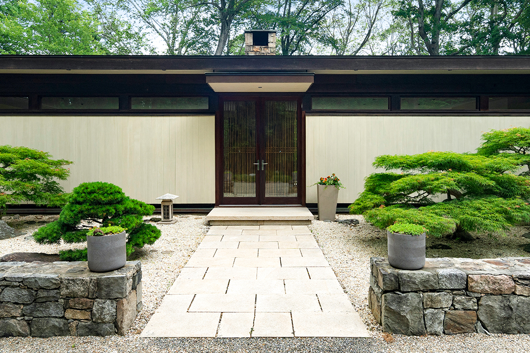 Explore A Prestigious New Canaan Modern Currently In Contract 3 Front Close Up