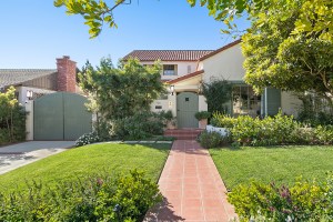 Emma Stone Sells Her Circa-1920s Abode in La La Land for Over Asking