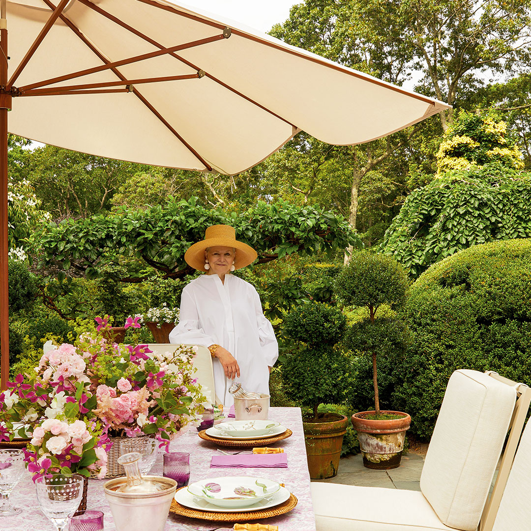 The Ultimate Hamptons Weekend, Must-Have Apps, and a Summer Reading List